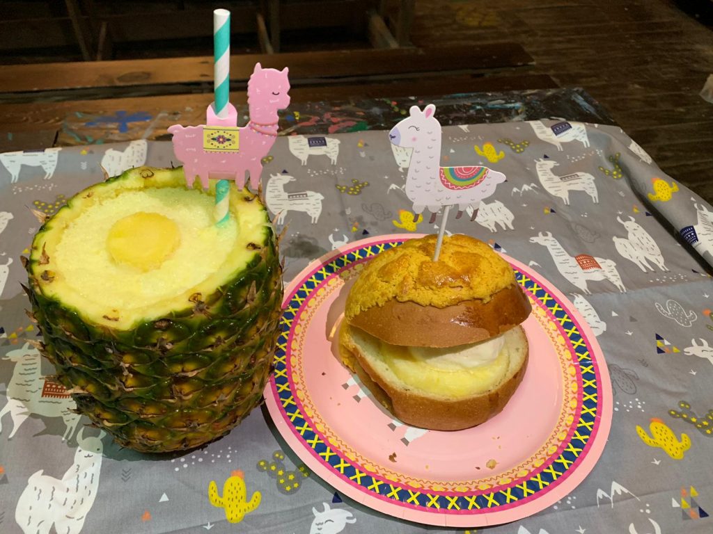 【菠蘿園】親親羊駝獨家套票!通行証+羊駝餵食打卡+菠蘿冰+... 菠蘿園美食