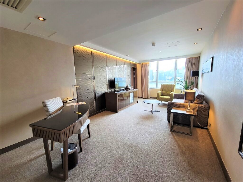 【香港港青酒店Staycation】高CP值海景套房飽覽無敵維港海景 恒溫泳池+海鮮自助餐+酒店入面居然有…? 香港港青酒店Staycation