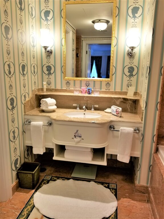 【香港迪士尼樂園酒店 Staycation】入住維多利亞式酒店住宿體驗 國賓廳主題套房遊歷童話國度 香港迪士尼樂園酒店Staycation