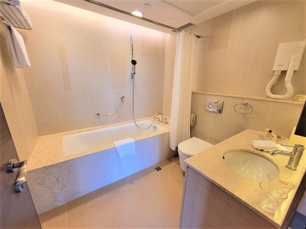 【香港港青酒店Staycation】高CP值海景套房飽覽無敵維港海景 恒溫泳池+海鮮自助餐+酒店入面居然有…? 香港港青酒店Staycation