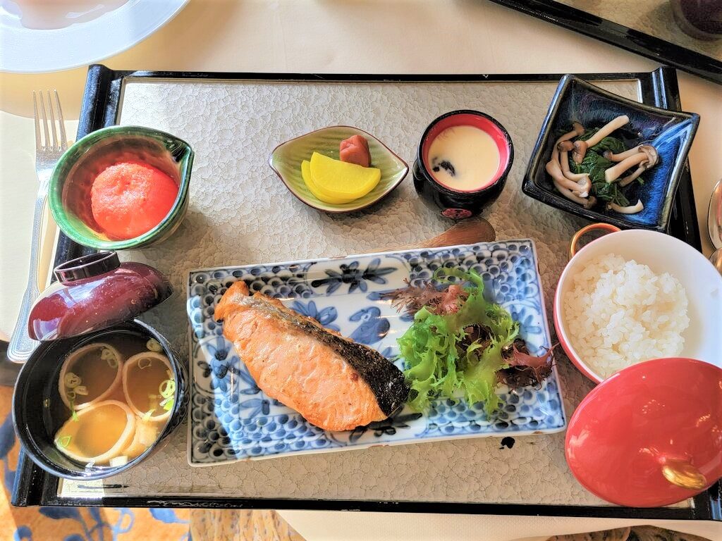 【港島香格里拉大酒店Staycation】全新裝修城景套房時尚精緻 海鮮美饌自助晚餐風味無窮 港島香格里拉大酒店