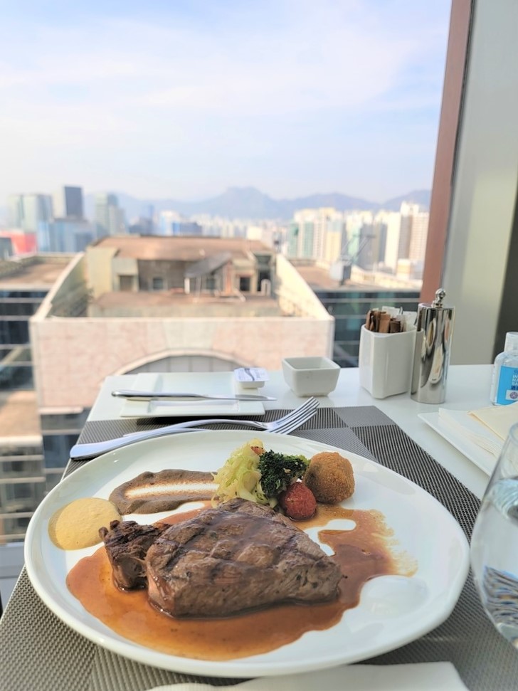 【九龍東如心酒店Staycation】高樓底木元素複式單位設計 天空酒廊飽覽獅子山景致 九龍東如心酒店