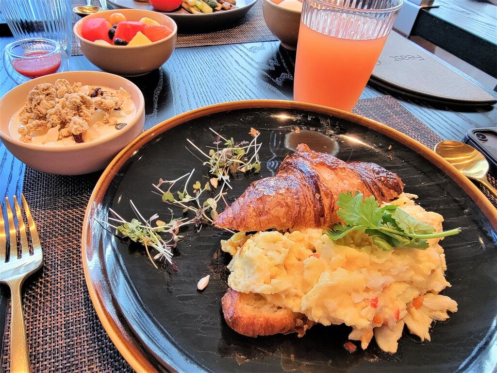 【東隅酒店Staycation】人氣打卡東區海景酒店 簡約設計藝術型格+高水準自助餐 東隅酒店
