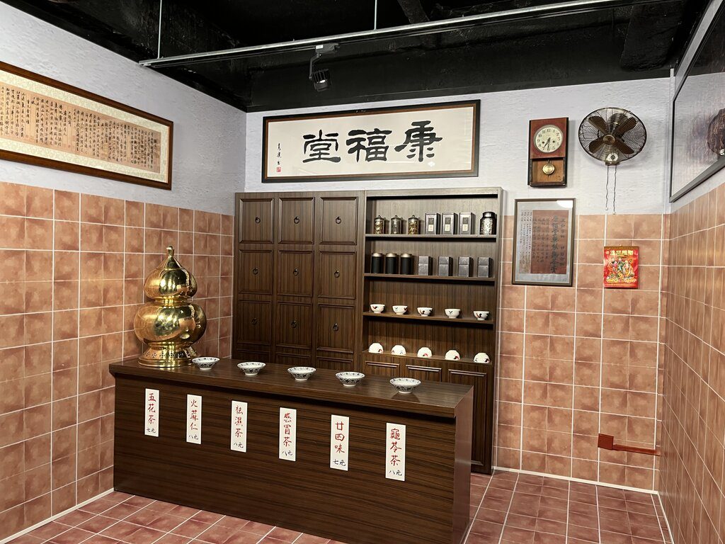 【山頂趣味時光留影館】$128+影盡5大區域22個特色場景 再推獨家「二人同行套票」打卡體驗舊香港情懷 趣味時光留影館