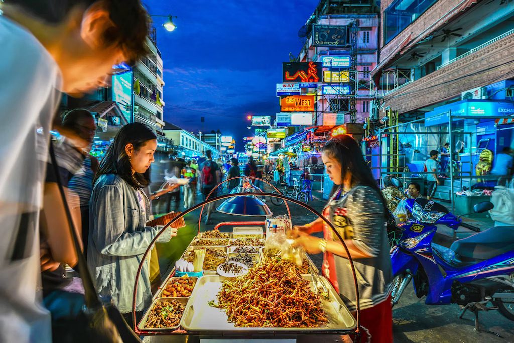 【泰國夜市2023】盤點泰國自由行必去曼谷夜市 一嚐泰式地道打卡美食 & 狂掃泰國靚貨買到盡
