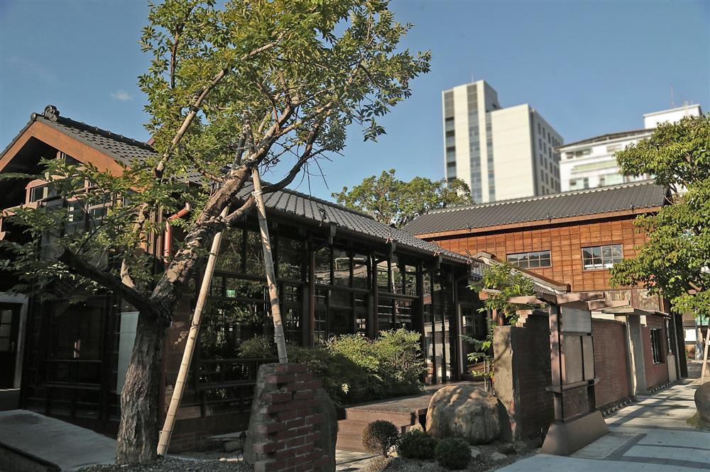 【台北新景點】2023台北自由行必備行程!走遍6大台北最新人氣景點 小京都日式庭園市集文青勝地 & 復古懷舊大稻埕迪化街 台北新景點 | 榕錦時光生活園