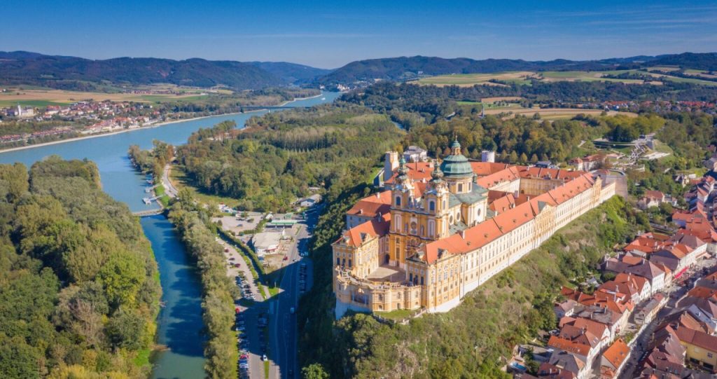 2026首航 |頂級河輪世紀之星號首航全攻略世紀之星號 - 全景餐廳2026首航 |頂級河輪世紀之星號首航全攻略