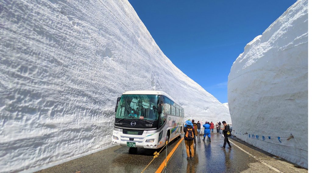立山黑部開山交通攻略：穿越日本屋脊的雪之大谷之旅